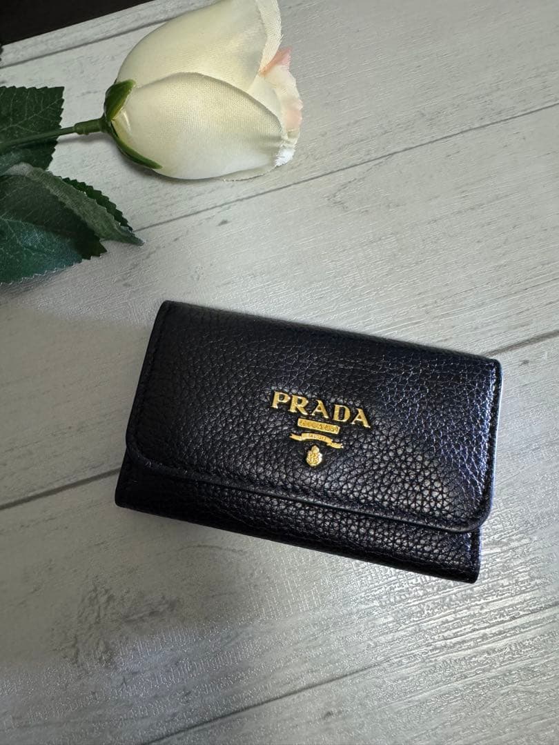 ネギラー油PRADA レア✨レザー キーケース6連/ブラック×レッド