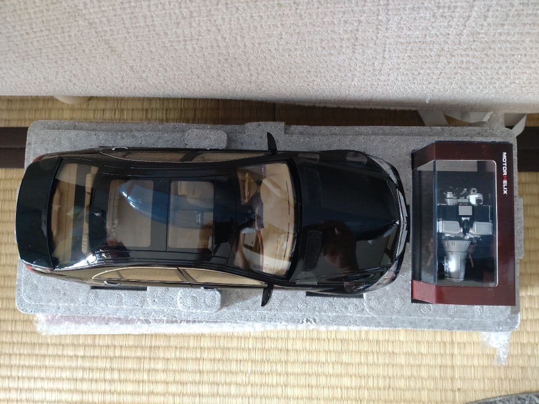 ミニカー Motorhelix Mercedes Benz S600l 1/18