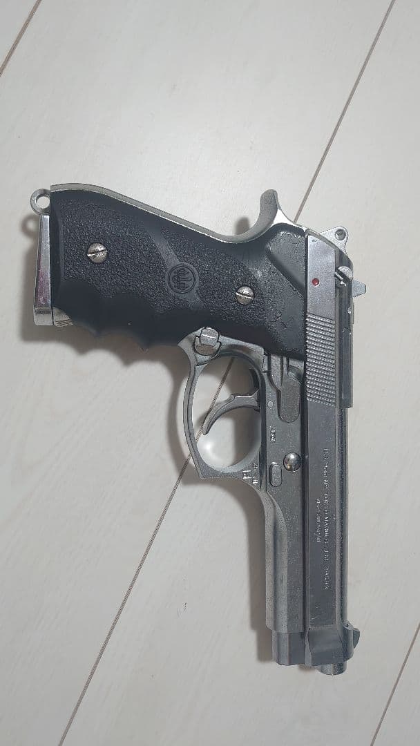 東京マルイ　ベレッタM92F　クロームステンレス　マガジン付き
