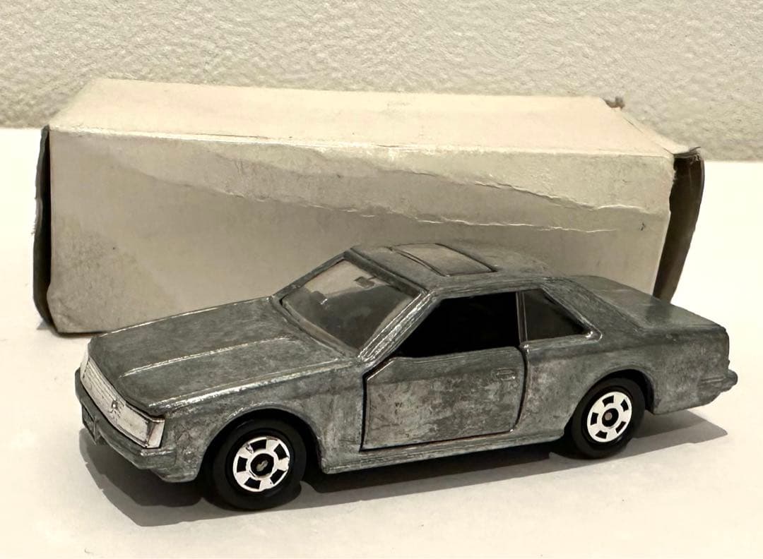 トミカ 日本製 無塗装 ニッサン スカイライン