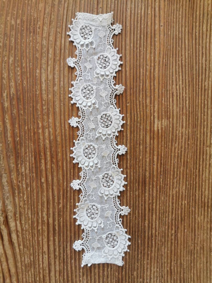 アンティーク ギュピールレース 向日葵刺繍 浮き上る花びら お子様＆人形用付け襟