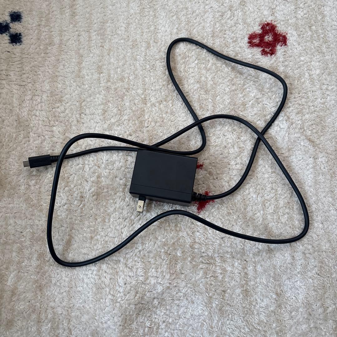 Nintendo Switch 本体とコントローラー