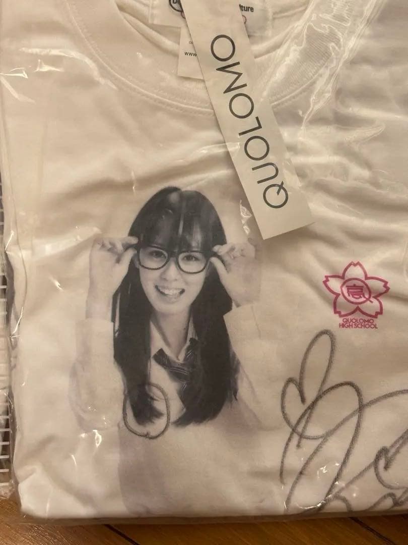 秋山莉奈サイン入りホワイトTシャツ 2009年10月17日、3枚セット。