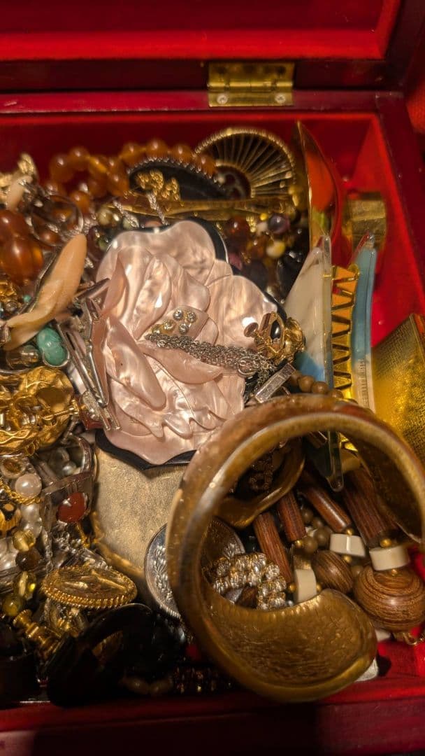 必見イミテーションアクセサリービンテージジュエリーまとめて