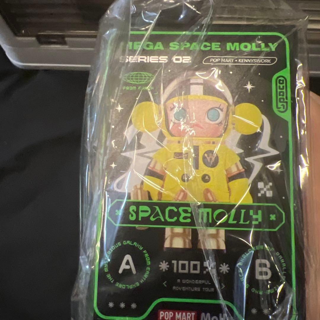 MEGA SPACE MOLLY 100％ 3ピースセット　新品未開封
