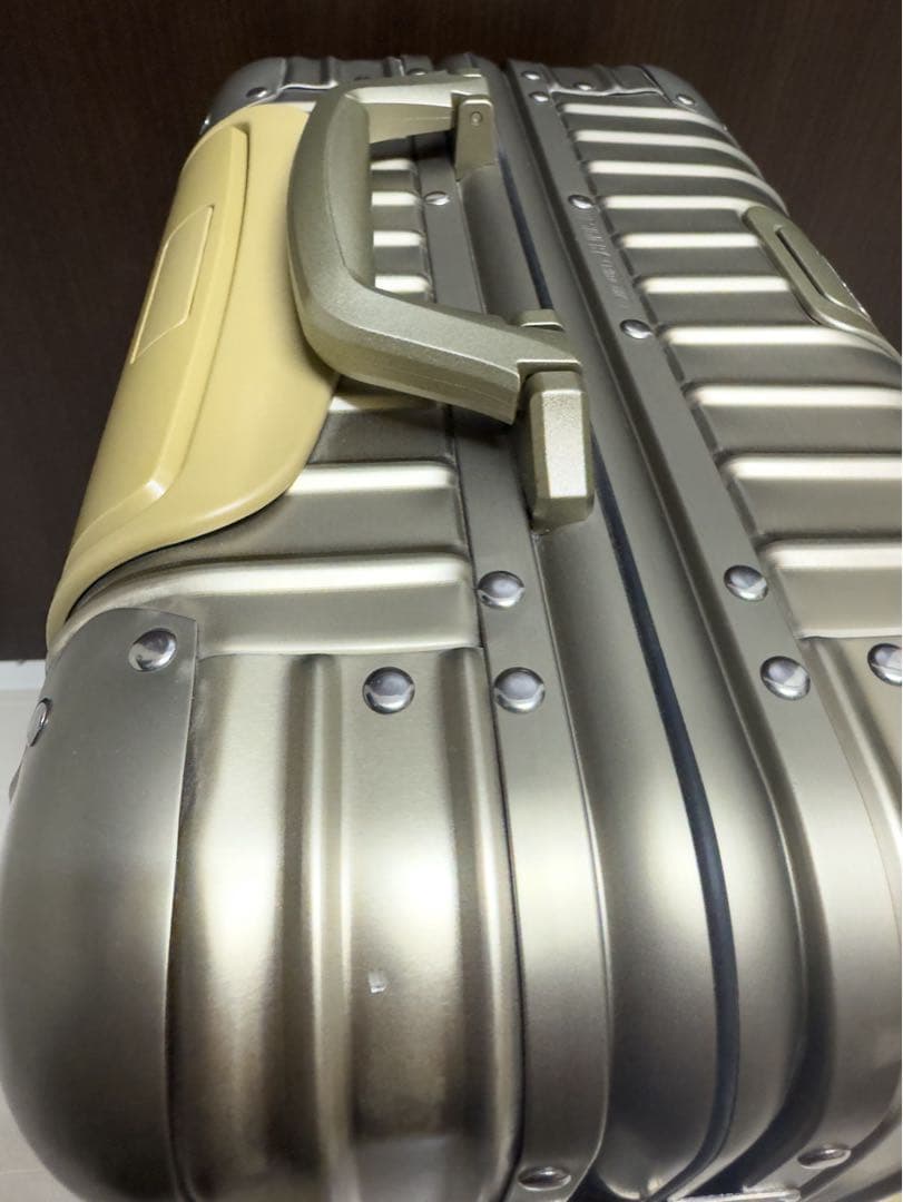 RIMOWA トパーズ チタニウム 34L 4輪 シャンパンゴールド