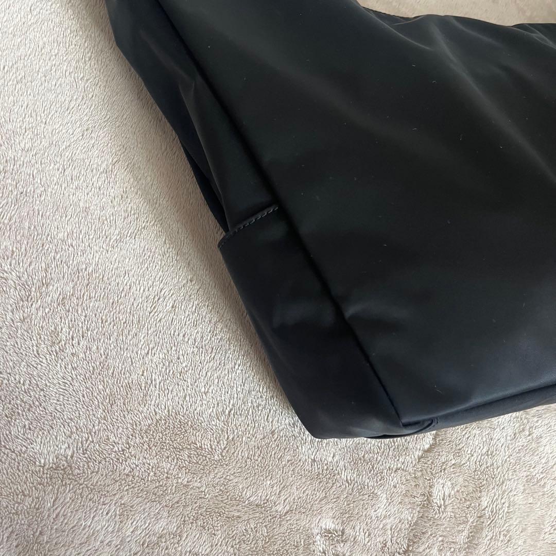 美品 ラウンドビッグショルダーバッグ　ボディバッグ　ブラック　2way 撥水