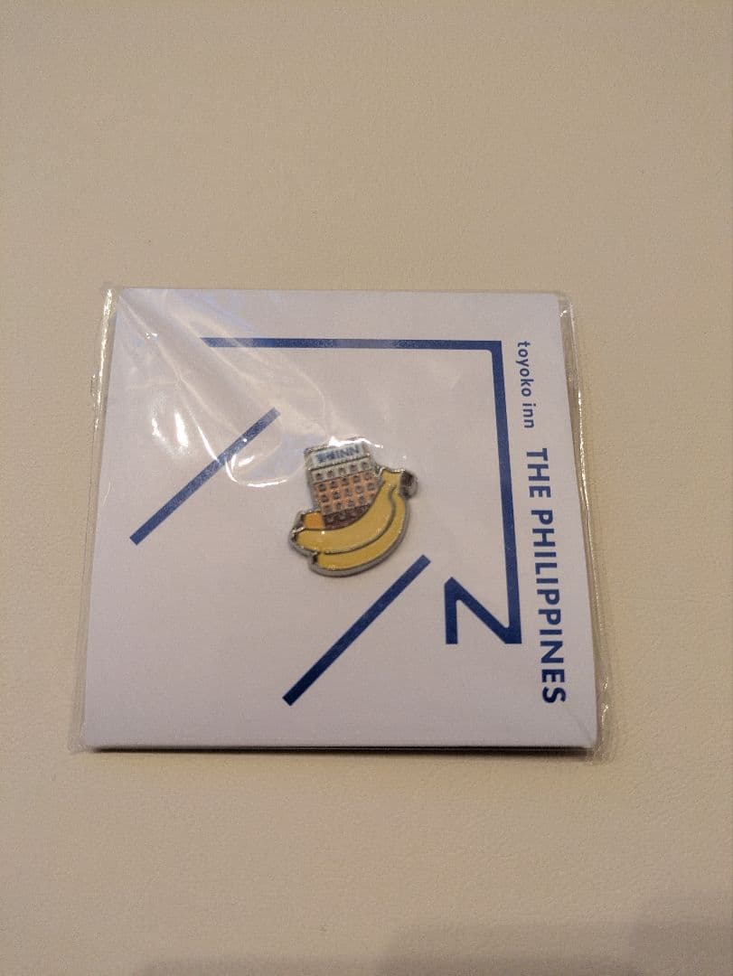 Toyoko Inn バナナピンバッジ