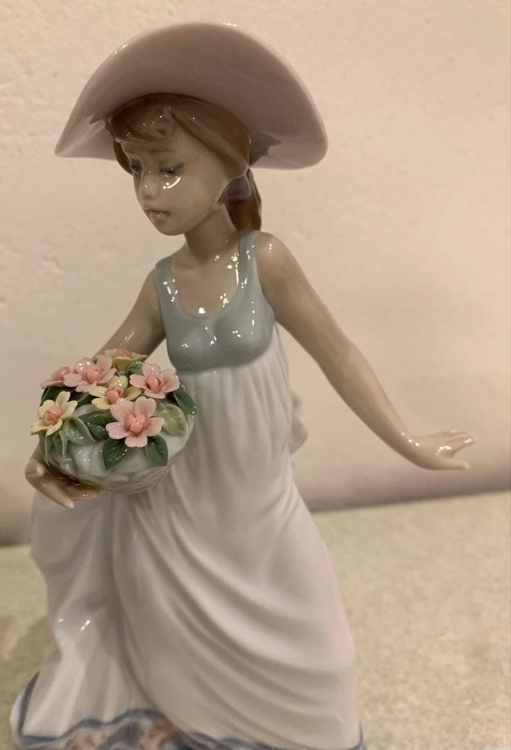 LLADRO 花かごと女性　置物 リヤドロ