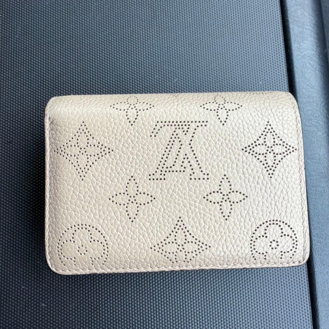 極美品　ルイヴィトン　クレア　マヒナ　二つ折り財布　グレージュ