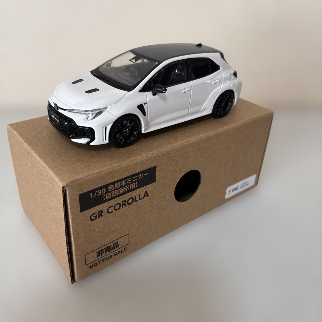 トヨタGRカローラ　後期型　1/30スケール 色スーパーホワイトⅡ（040）
