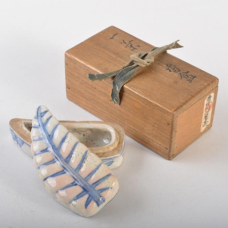 中国　古染付　一葉香合　時代箱　M　R7144