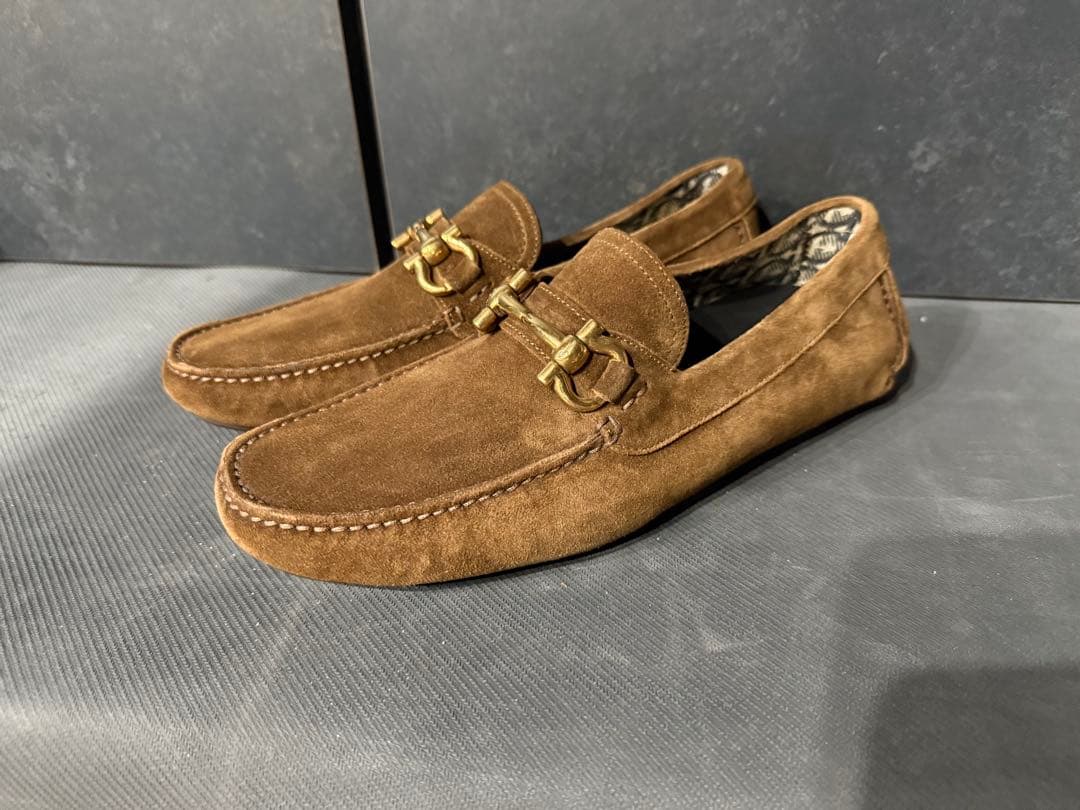 フェラガモ　ブラウン スエード モカシン　未使用