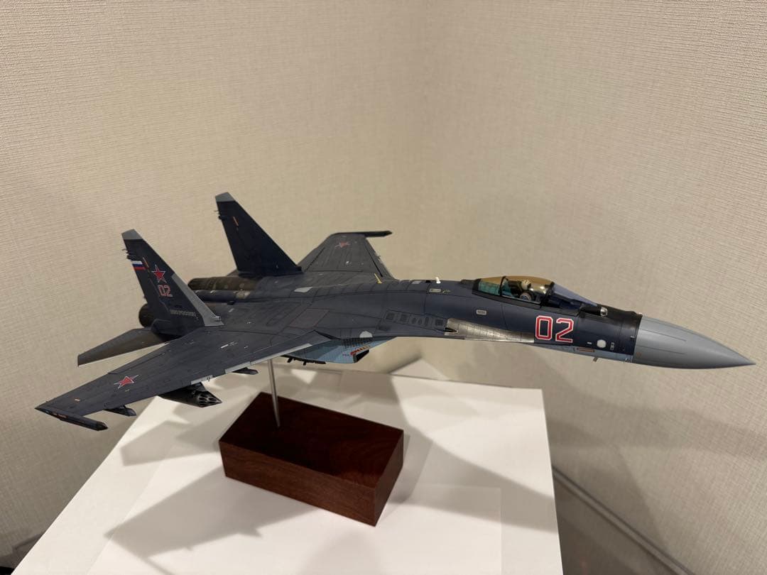 SU-35S フランカーE 1/48 完成品 木製スタンド付き