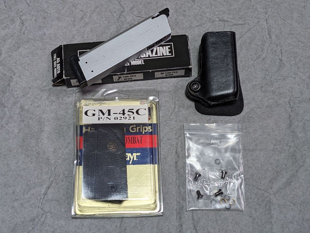 1911 ガバ パックマイヤー実銃用グリップ マグポーチ 予備マガジン 等