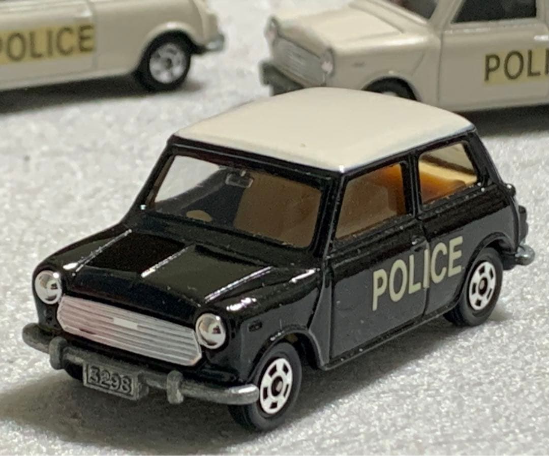 トミカ ミニクーパー トラフィック POLICE 黒/白ルーフ