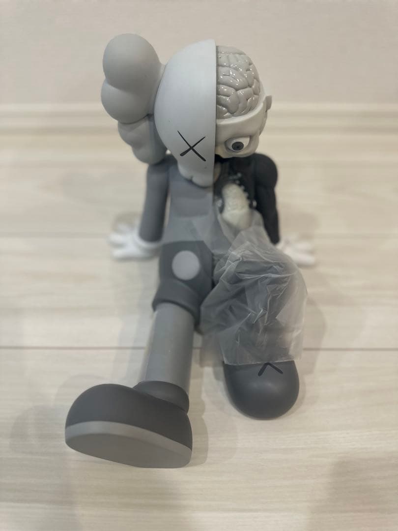 original fake kaws companion カウズ フィギュア