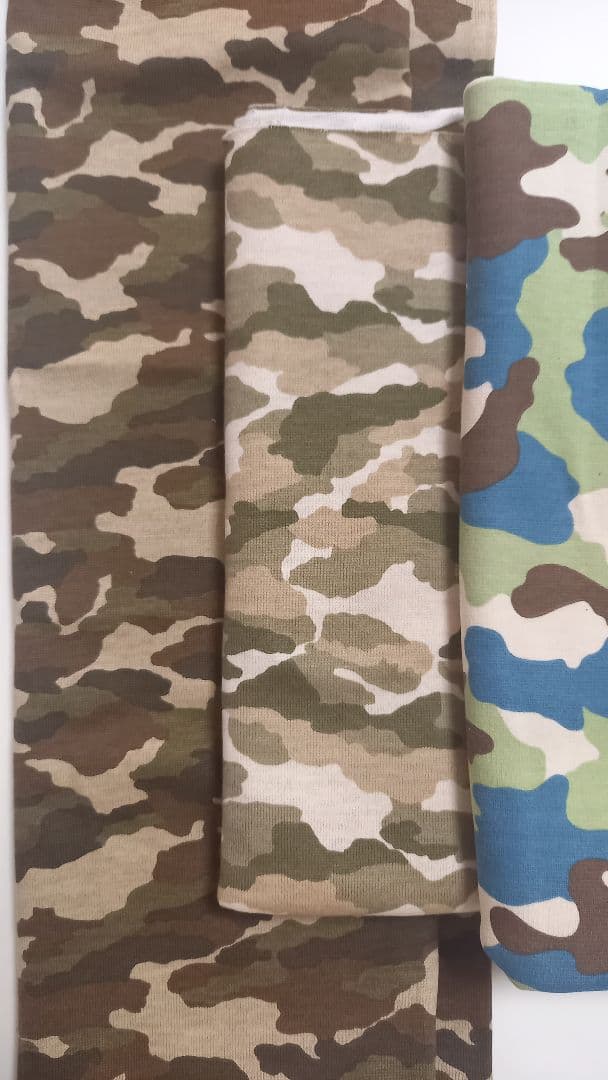 迷彩柄の犬の服