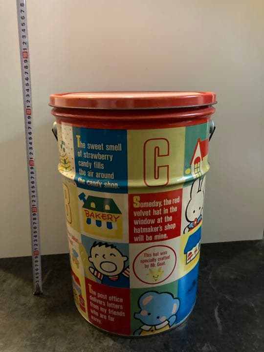 ハローキティ　サンリオくじ　椅子　缶　景品　昭和　レア