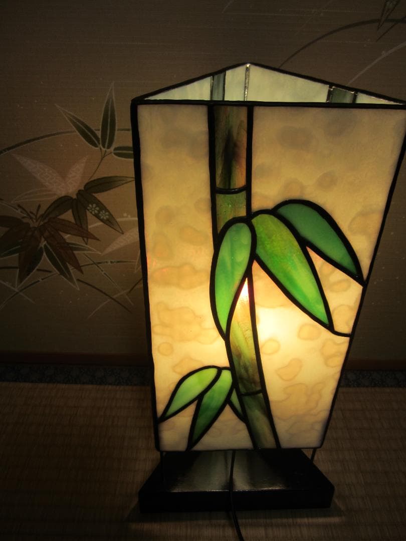 造形作家◆ステンドグラス ◆和風・三面に竹笹の柄のスタンドライト・照明器具
