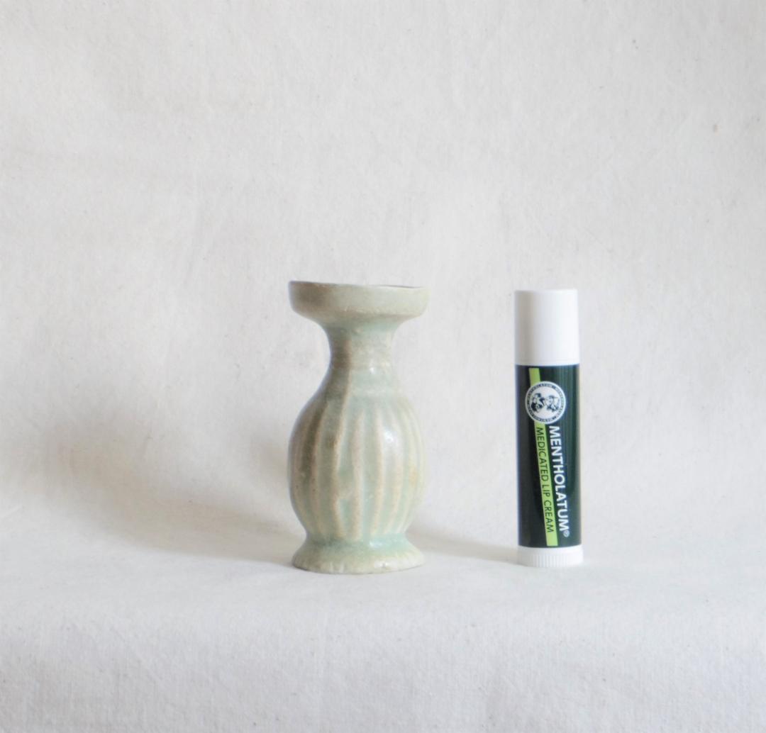 小さな壺　青磁　東南アジア