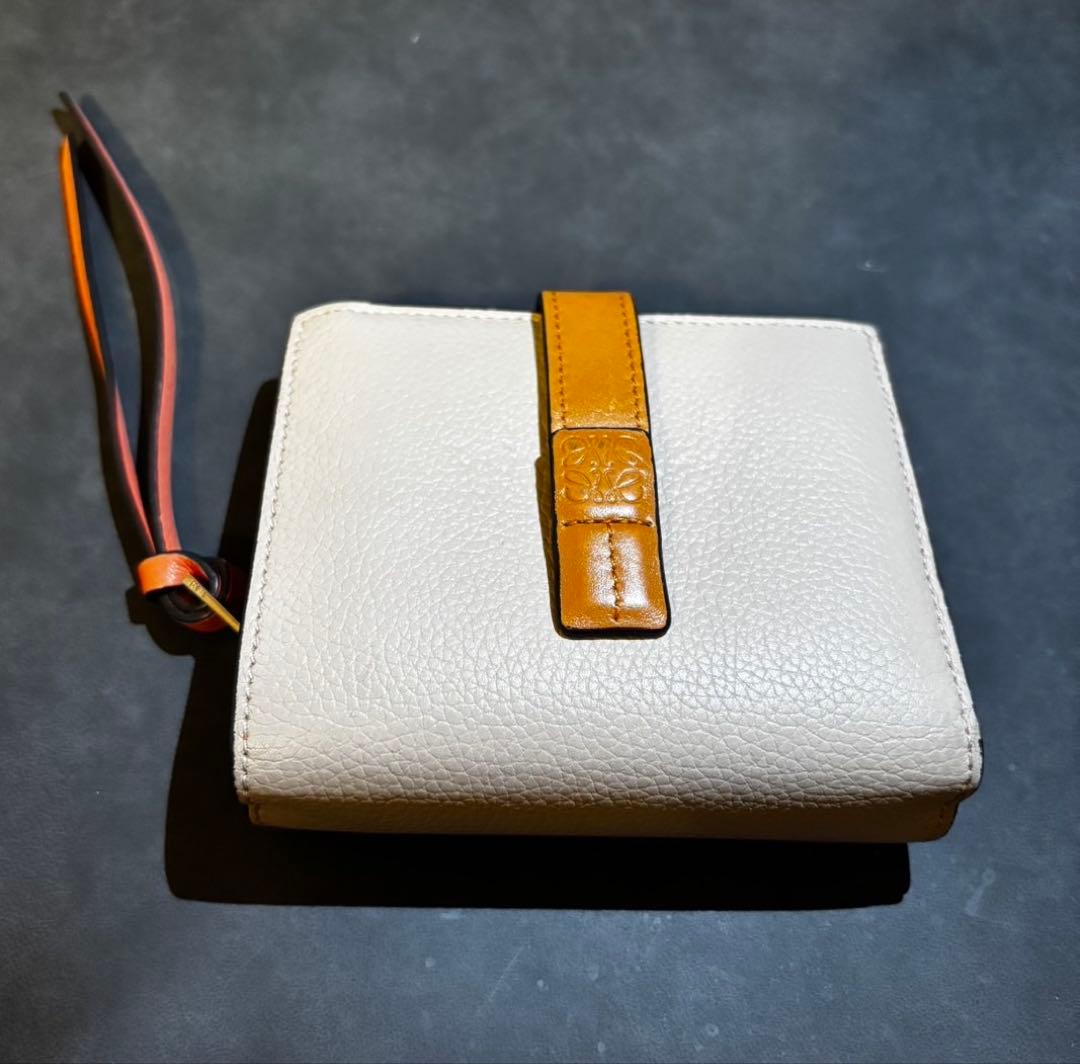 年始特価セール LOEWE ベージュ 二つ折り財布