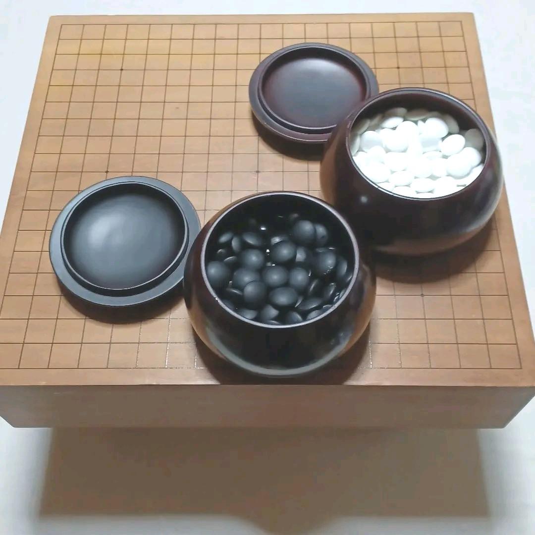 脚付き囲碁盤、碁石セット