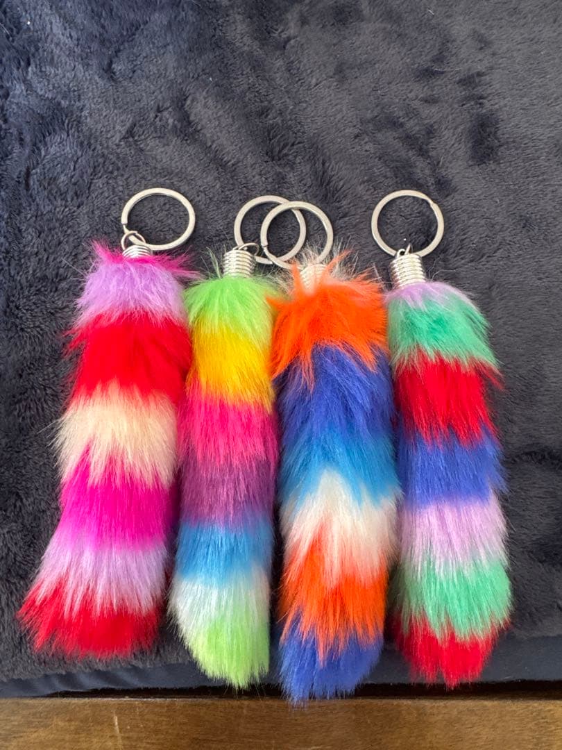 カラフルファーキーホルダー4個セット
