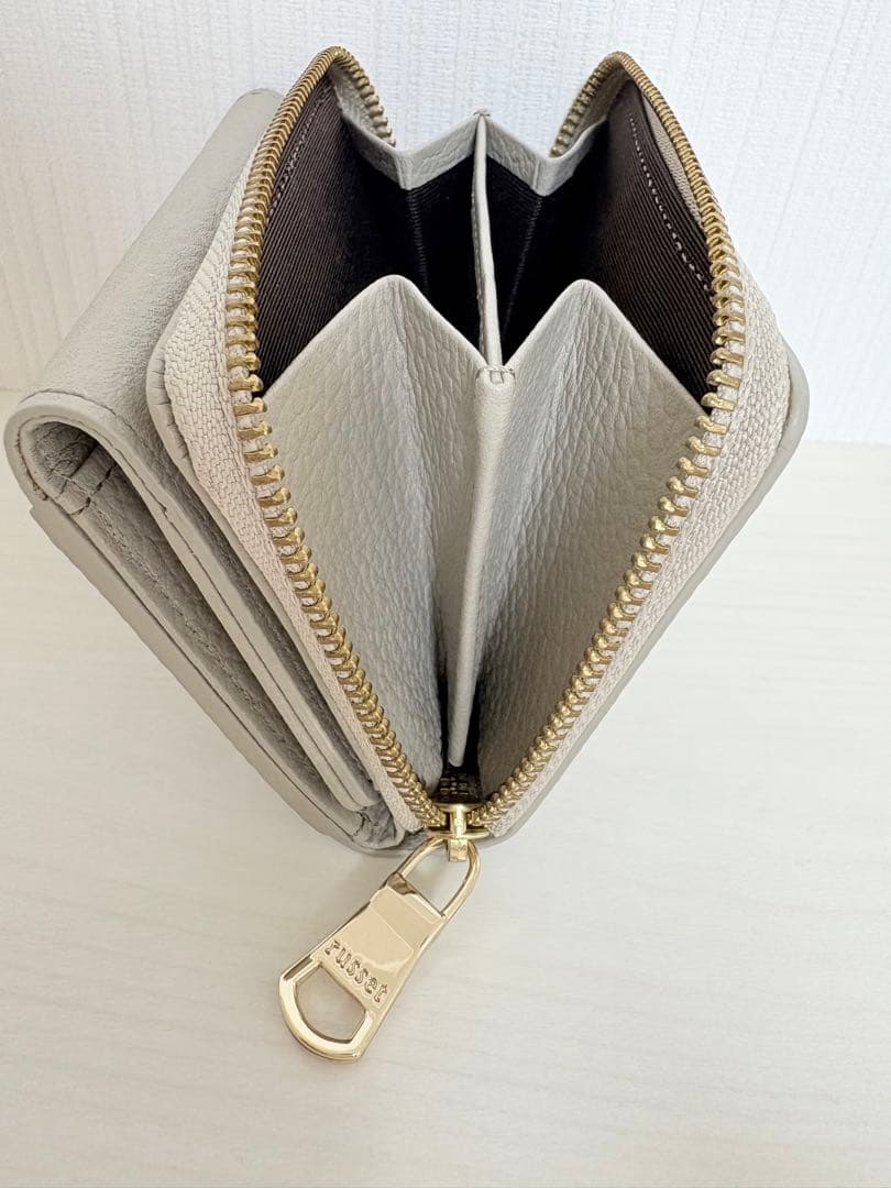 【russet】三つ折り財布 モノグラムプレート レザー グレー