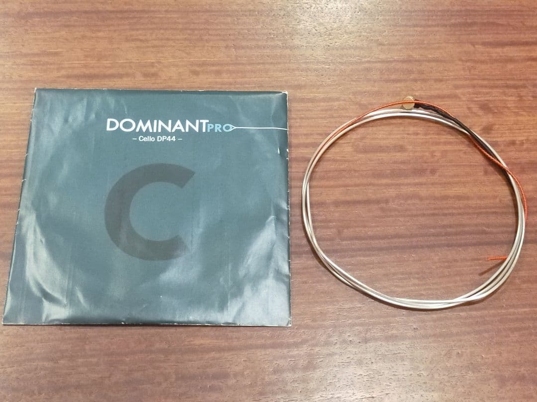 チェロ中古弦セット　4/4 　DOMINANT PRO