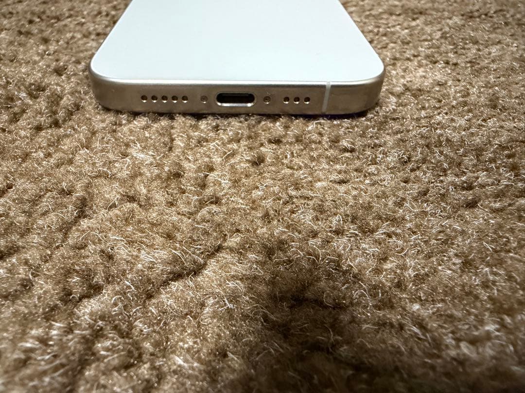 iPhone 15 Pro ナチュラルチタニウム256GB 本体