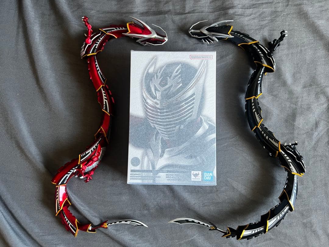 S.H.Figuarts フィギュアーツ　仮面ライダー龍騎&ドラグレッダーセット