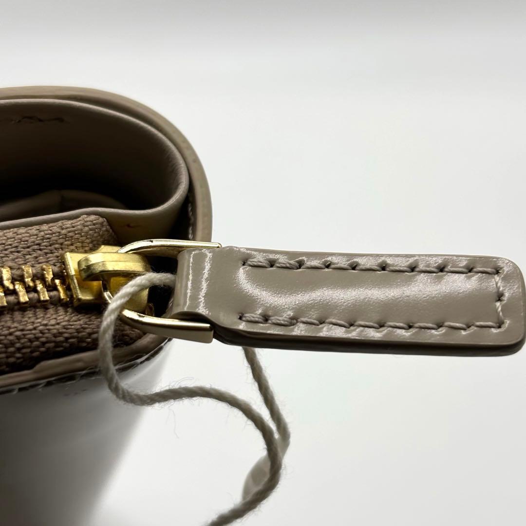 未使用品✨ 箱付 アニエスベー ガラスレザー メタルロックベルト 二つ折り財布