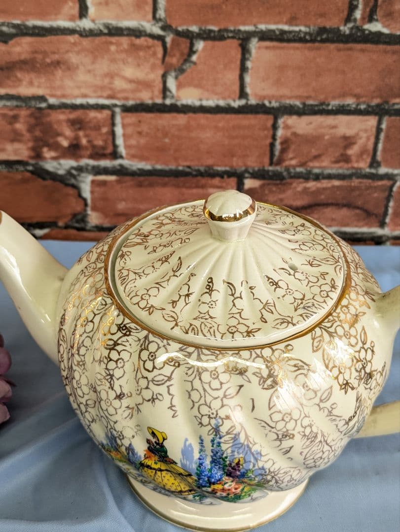 イギリス アンティーク クリノリンレディ ティーポット SALDER窯