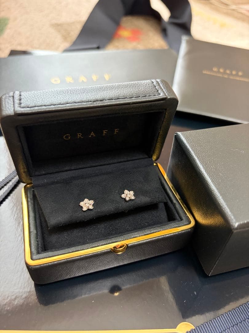 GRAFF グラフ ピアス ワイルドフラワー プティ パヴェ