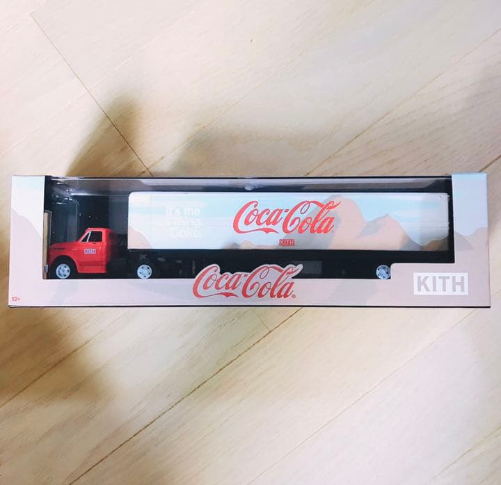コレクション A die-cast replica semi truck kith