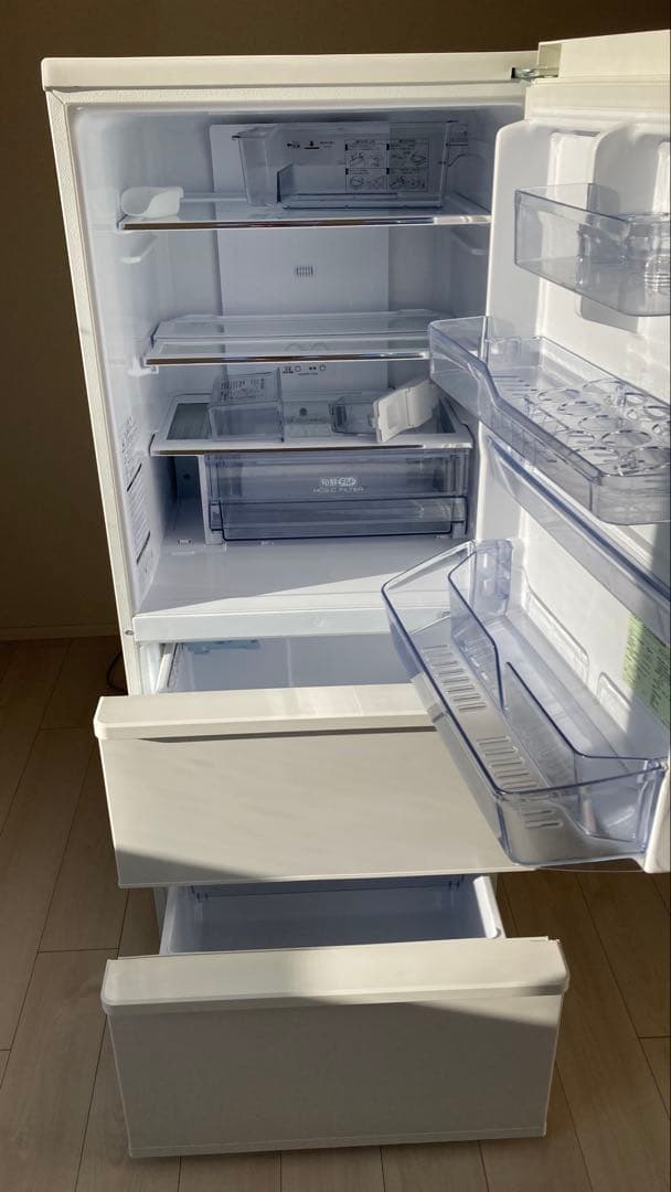 272L　2022年製　3ドア冷蔵庫　ホワイト　AQR-SV27M