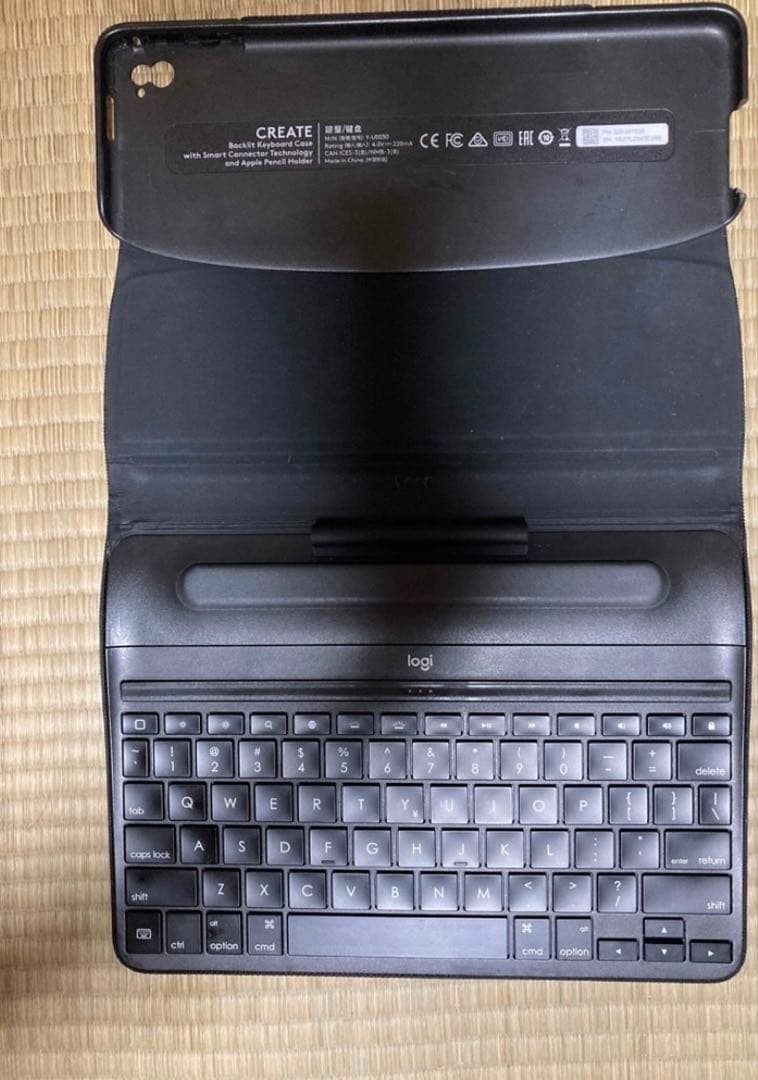 iPad Pro 128GB SIMフリー純正カバー2種類