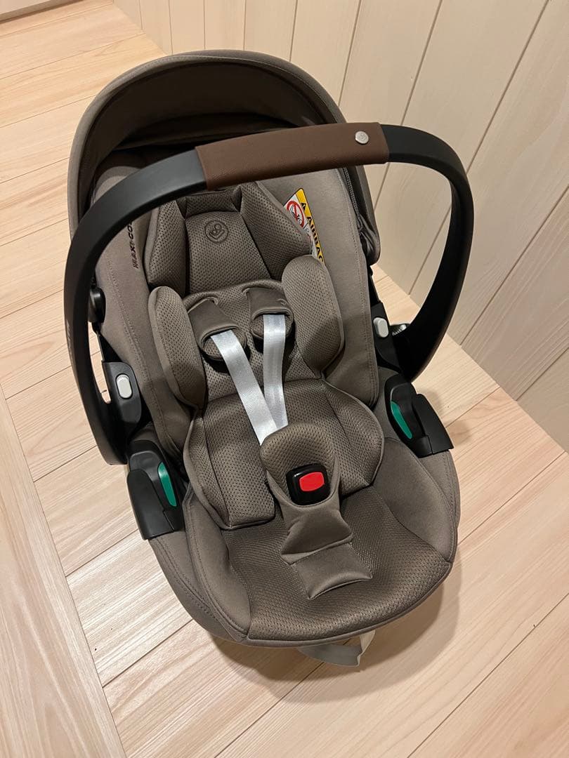 【しもとも断捨離中さん専用】マキシコシチャイルドシート+ ベースメントセット