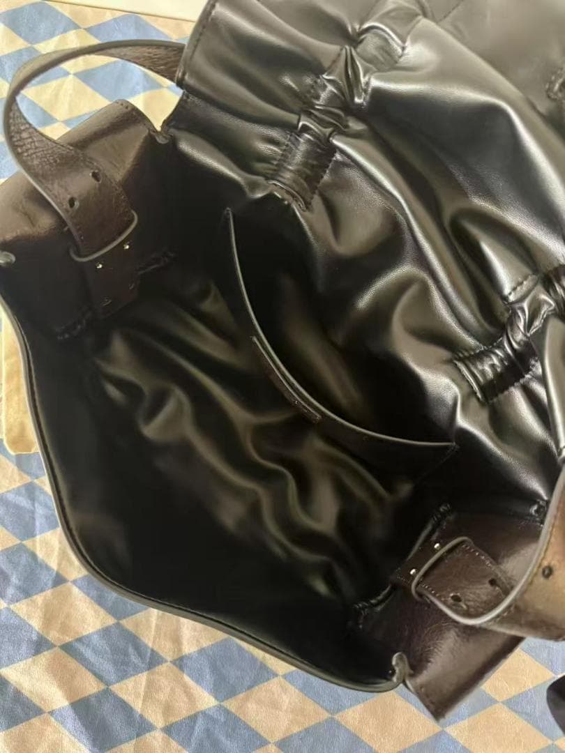 即日発送 Acne Studios ブラックレザーハンドバッグ