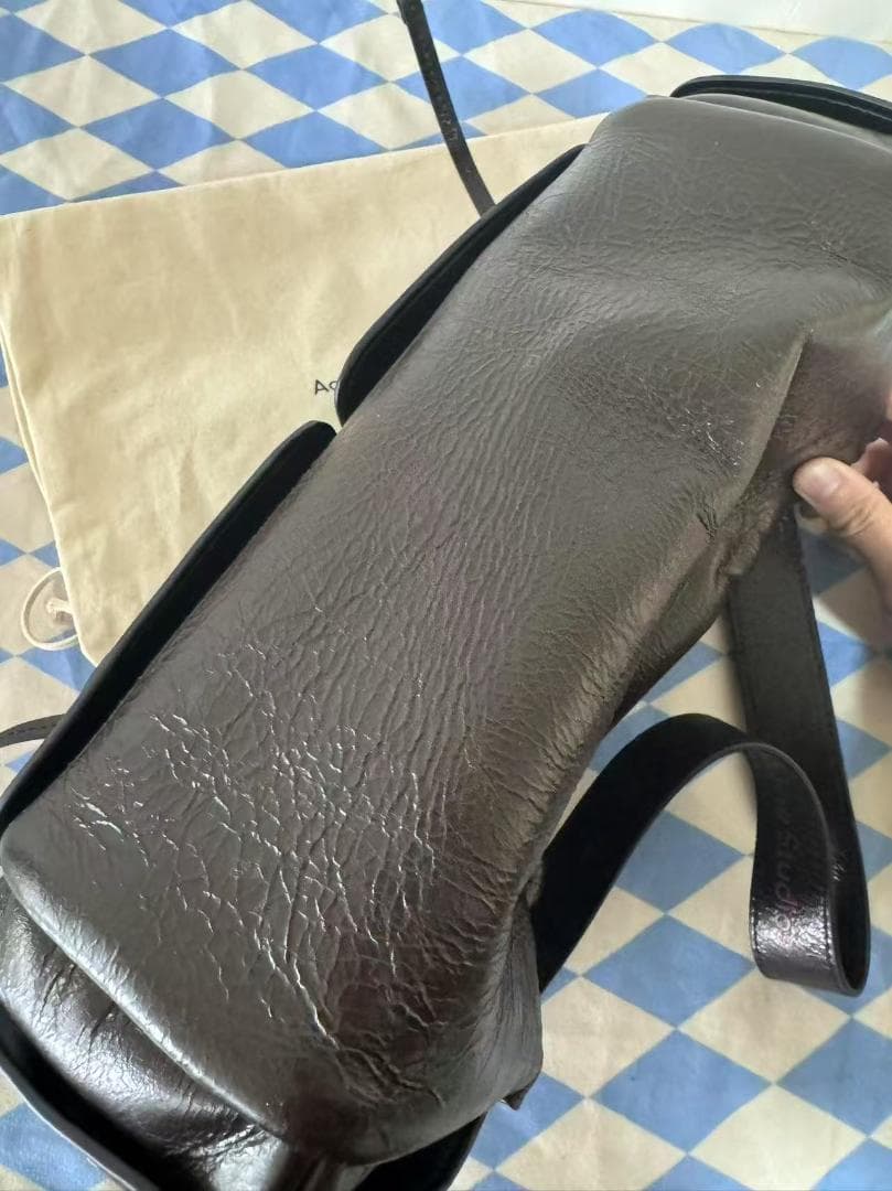 即日発送 Acne Studios ブラックレザーハンドバッグ