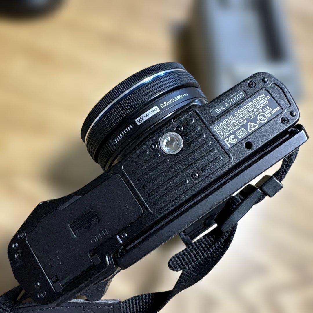 OLYMPUS OM-D E-M10 mark 2ミラーレス ダブルズーム