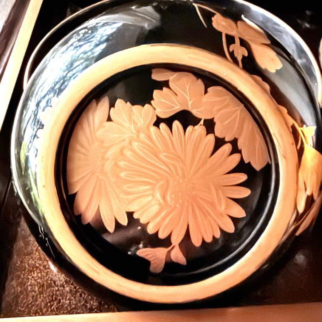 2215様感謝‼️めでたい吉兆JAPAN 特産　輪島塗天然木『菊&蝶』金縁黒椀2客