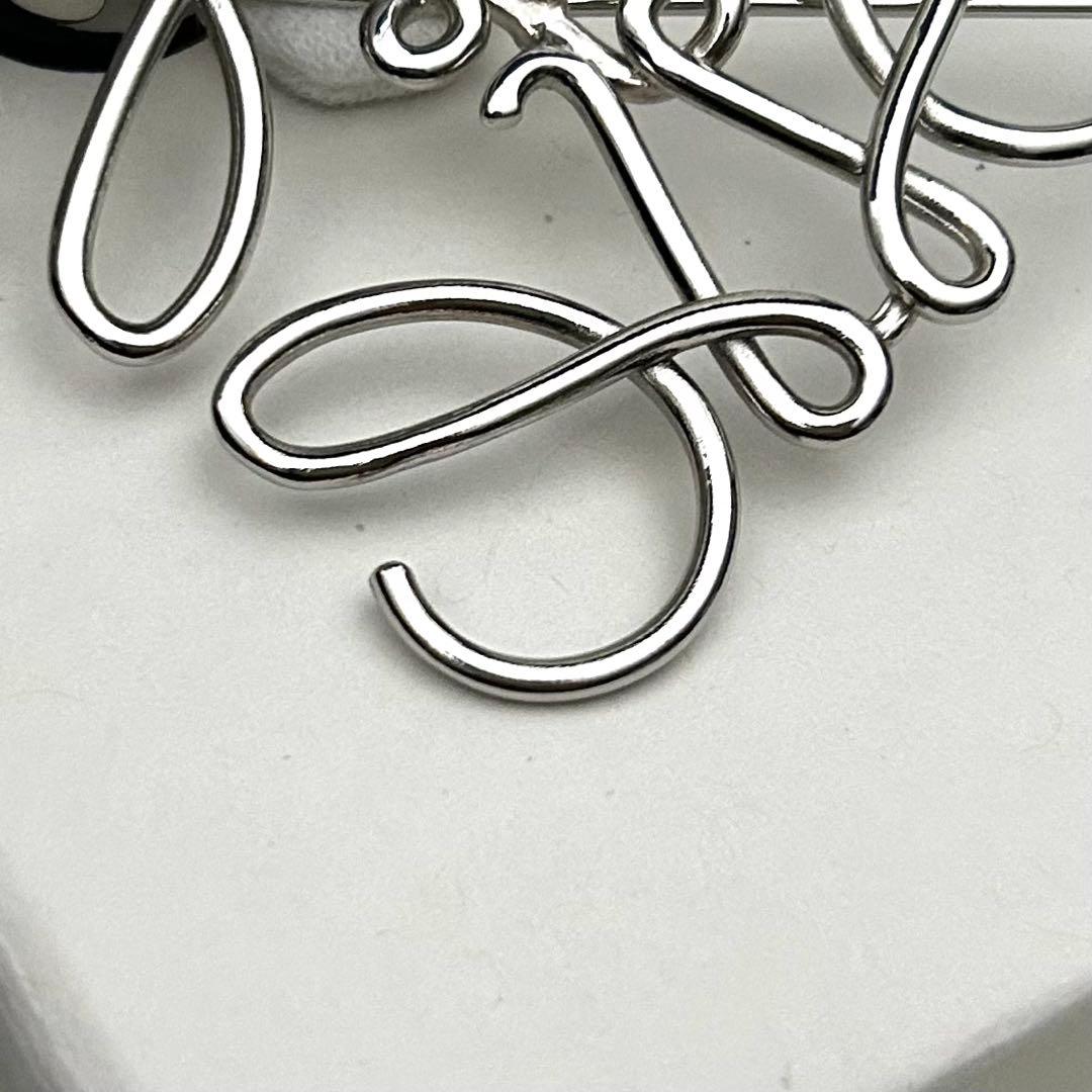 【美品】LOEWE ブローチ シルバー コサージュアクセサリー シルバーカラー