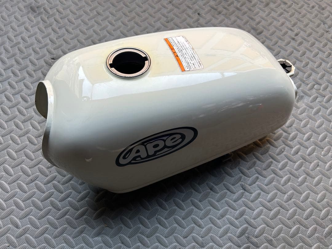 エイプ100　純正　ガソリンタンク　HC07　キャブ車