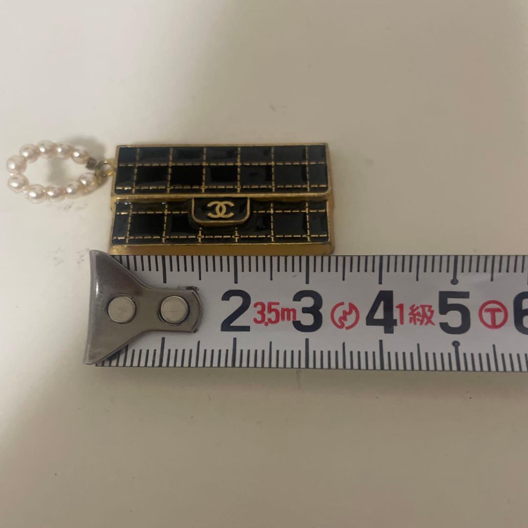 ジャンク品　金具無し　シャネル　バッグ型　パーツのみ　ピンバッジ