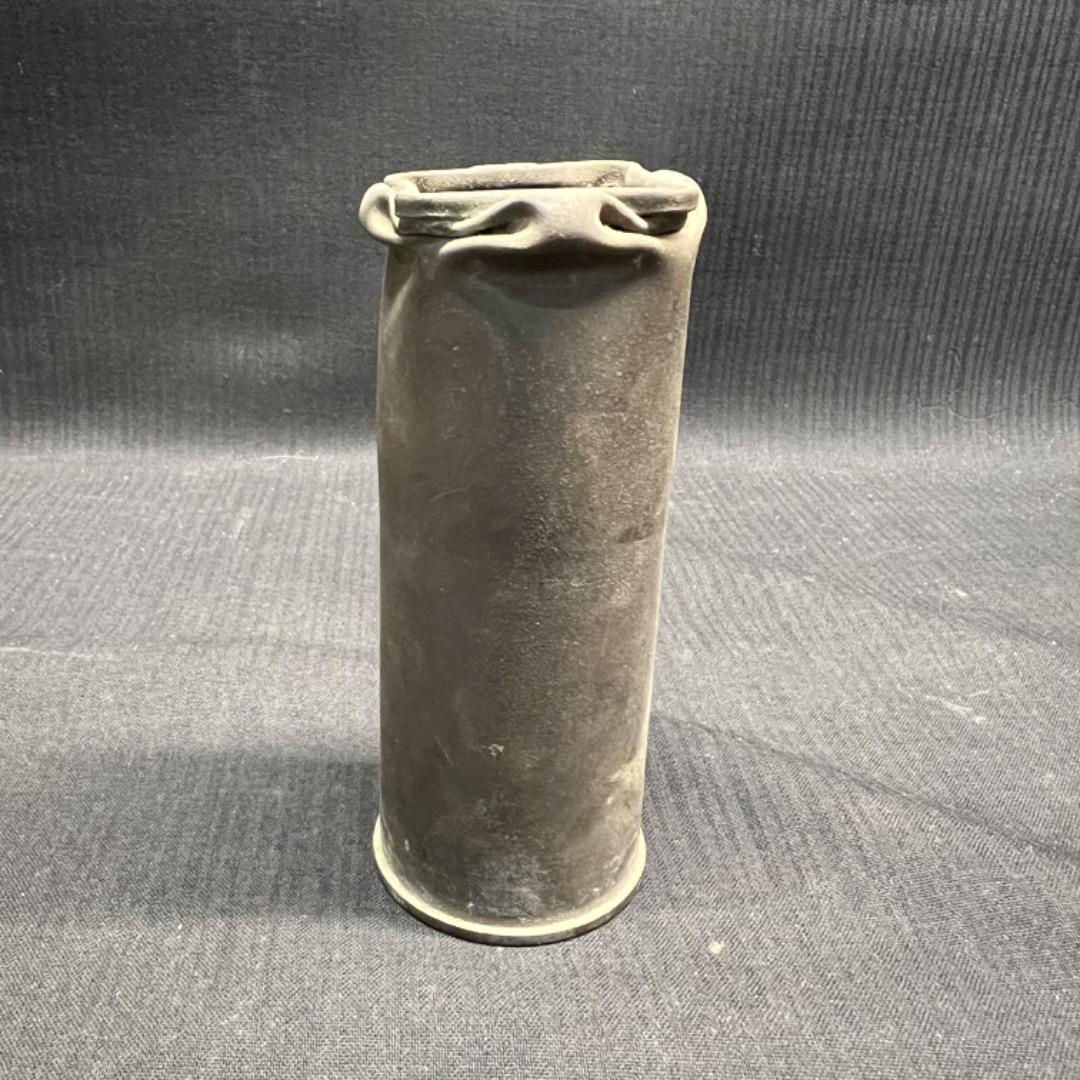 〇Ec右1002 日本軍　戦争やっきょう 一輪挿し 筒型 置物 ヴィンテージ