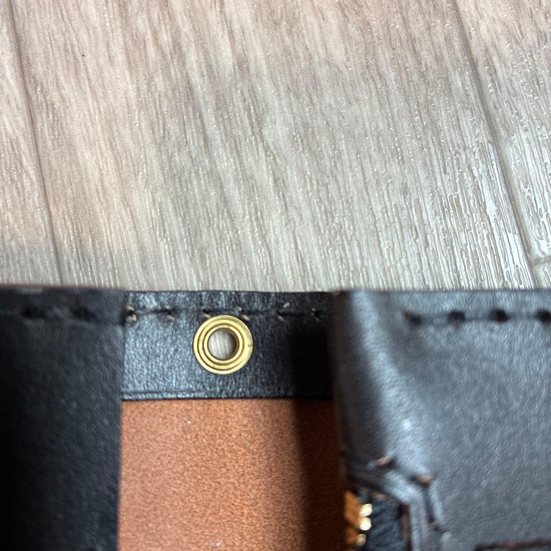 【茶芯ブラック】ミドルトラッカーウォレット　真鍮　黒ステッチ　お札を折らずに収納