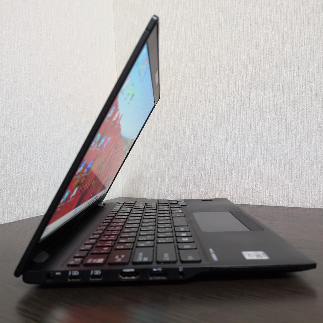 【第１０世代Corei7：薄型】富士通 U9310D／16GB／256GB