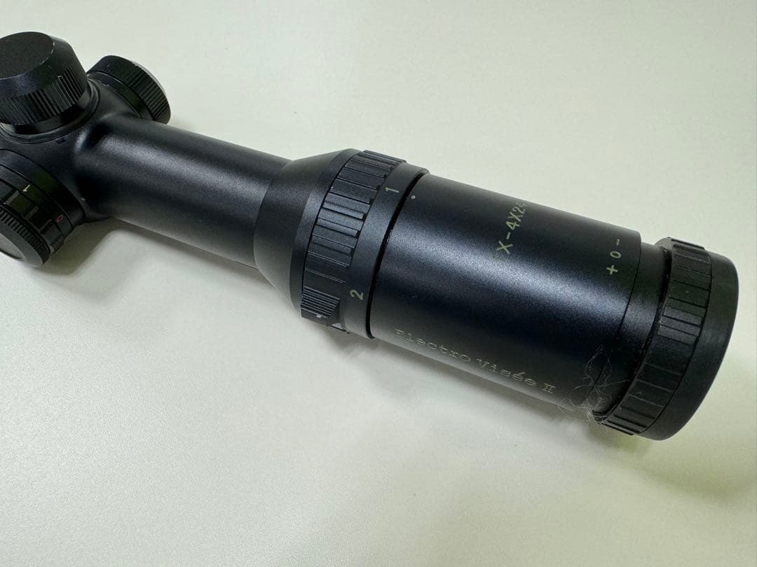 日本製　実銃用　スコープ　1ー4倍　Electro Visee II